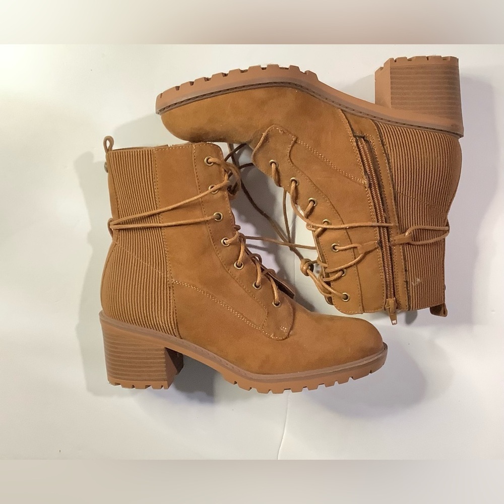 TRUE CRAFT NWT WOMENS BOXTHORN HIKER BOOTS
